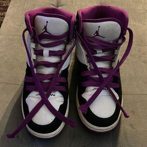 Retro 2009 Jordan youth sneaker
